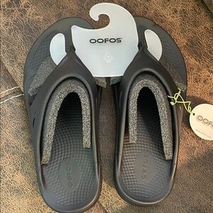 OOFOS Charcoal Comfort Slides